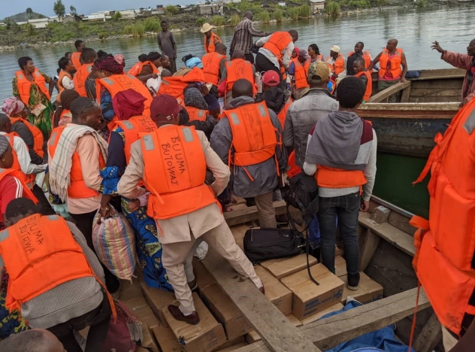 Transport sur le Lac Kivu, RDC : le Gouvernement offre le premier lot de gilets de sauvetage